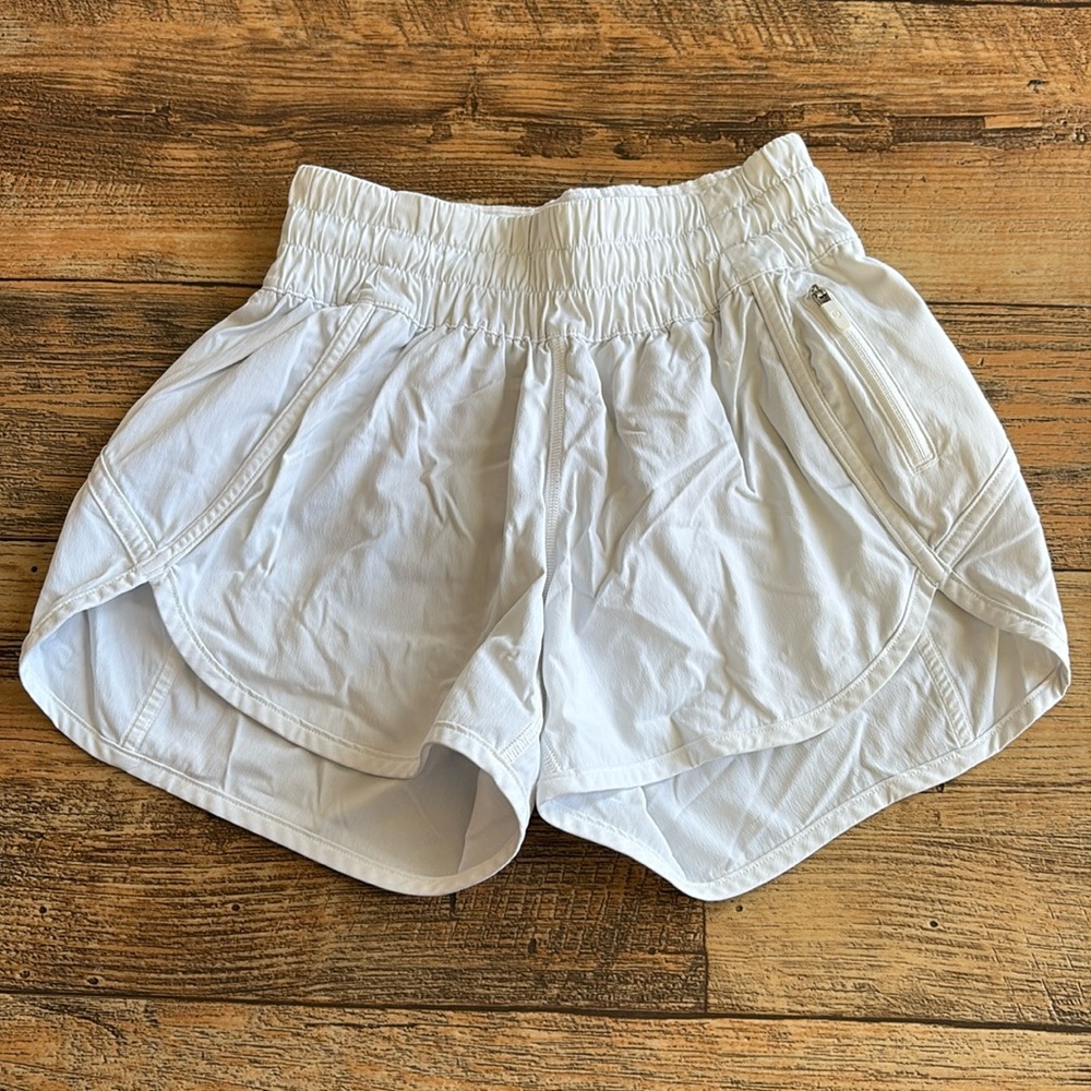 Lululemon Tracker Short V *4" - White size 2